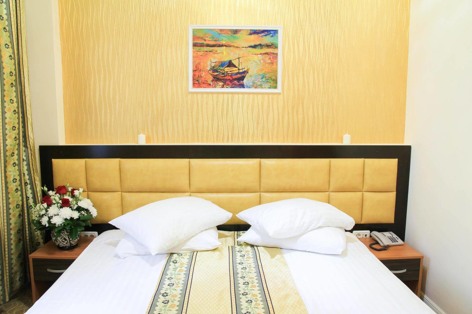 Best Western Hotel Lev Or I Bucharest Exterior photo